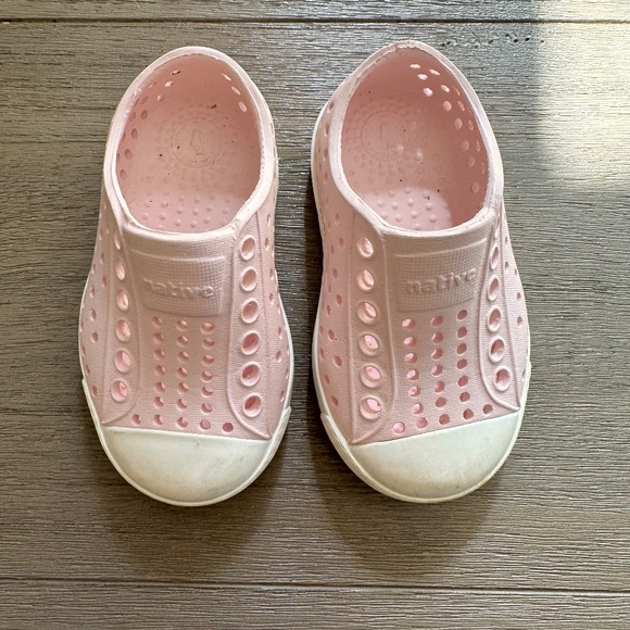 Native Girls Jefferson Slip-On Sneaker - Picture 1 of 4
